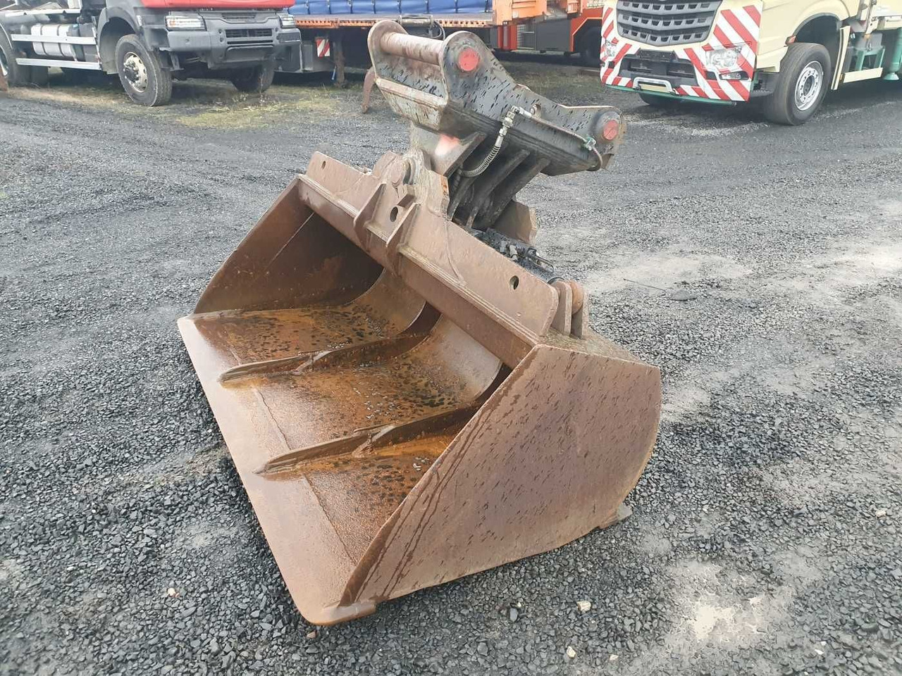Hydraulischer Grabenräumlöffel / schwenkbar OQ80 - דלי מחפר: תמונה 3 Hydraulischer Grabenräumlöffel / schwenkbar OQ80 - דלי מחפר: תמונה 3
