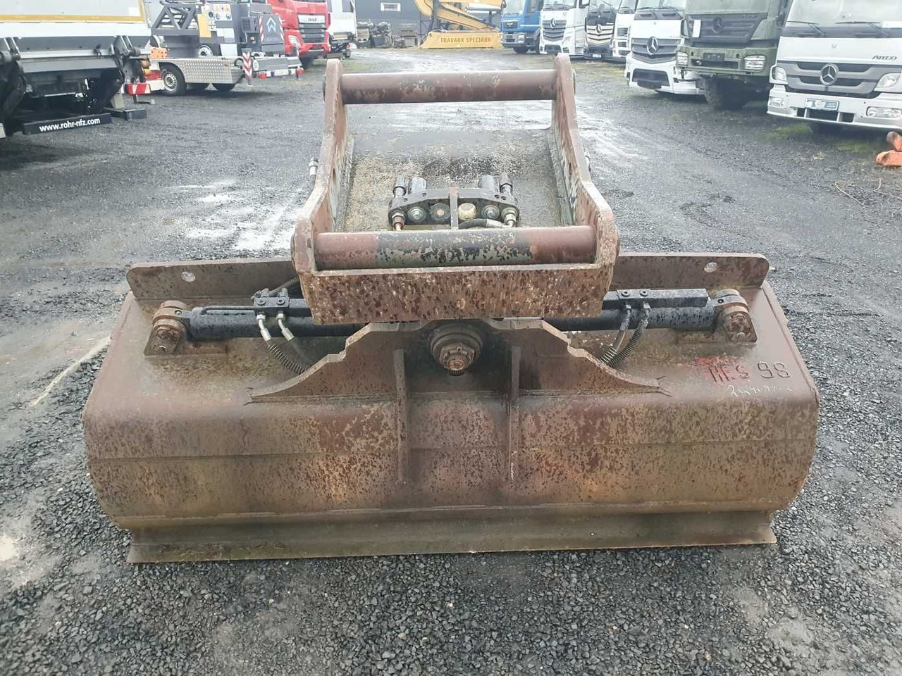 Hydraulischer Grabenräumlöffel / schwenkbar OQ80 - דלי מחפר: תמונה 5 Hydraulischer Grabenräumlöffel / schwenkbar OQ80 - דלי מחפר: תמונה 5