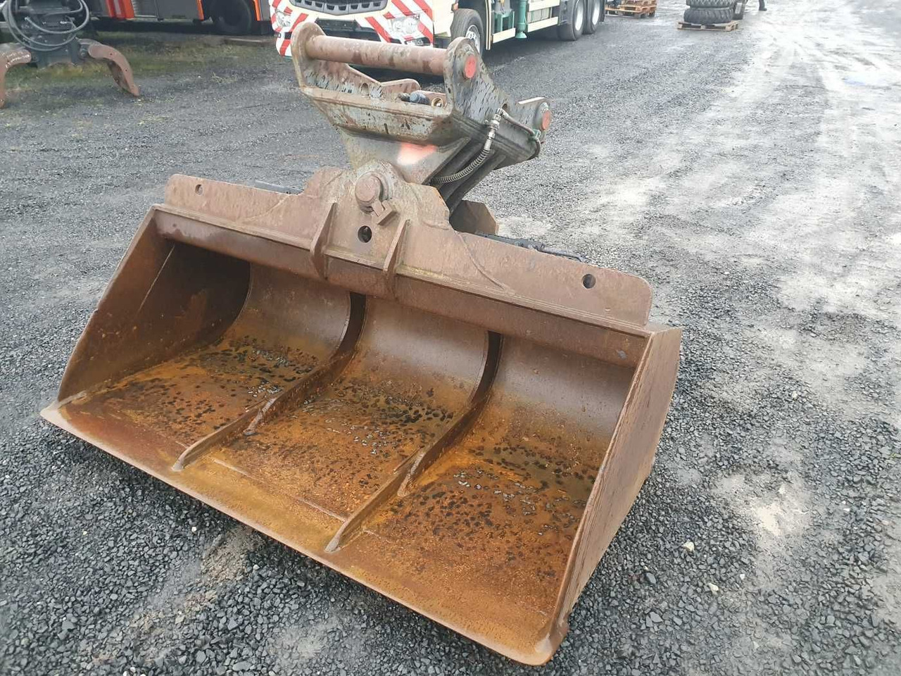 Hydraulischer Grabenräumlöffel / schwenkbar OQ80 - דלי מחפר: תמונה 2 Hydraulischer Grabenräumlöffel / schwenkbar OQ80 - דלי מחפר: תמונה 2