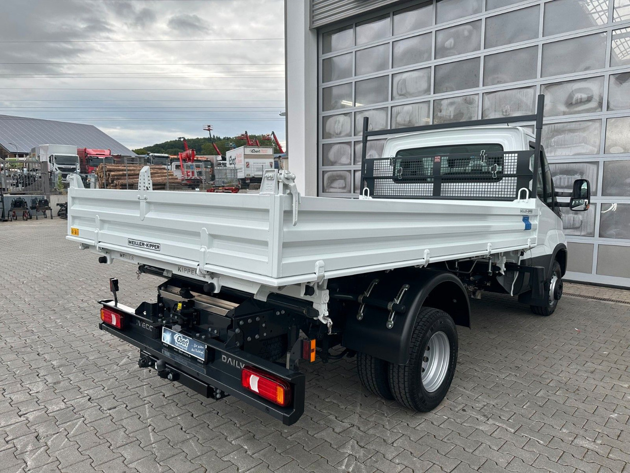 Iveco 70C18H 3-S.-Kipper Meiller *R3.450mm*2xAHK* - כלי רכב מסחרי מזהיר: תמונה 5 Iveco 70C18H 3-S.-Kipper Meiller *R3.450mm*2xAHK* - כלי רכב מסחרי מזהיר: תמונה 5