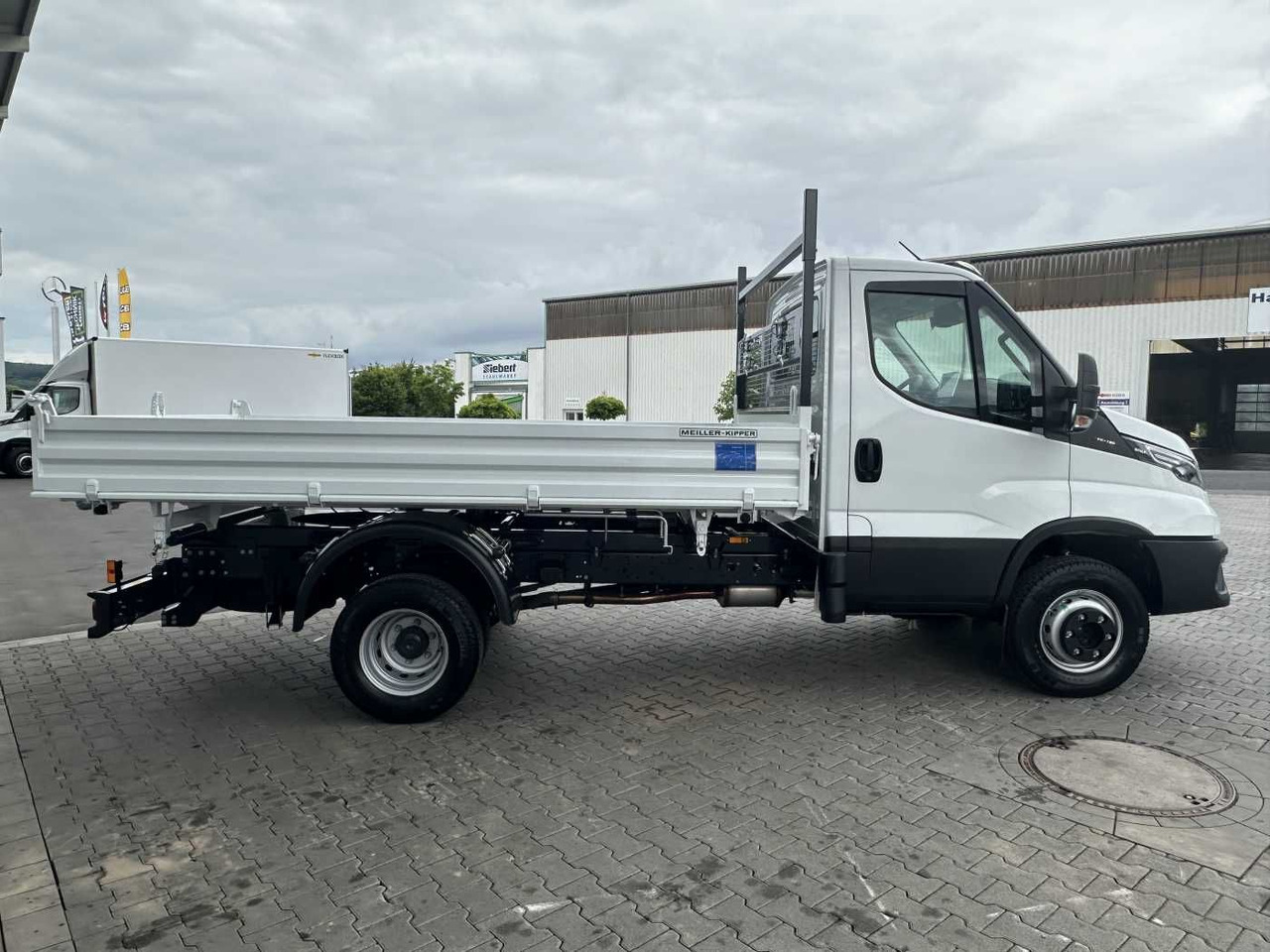 Iveco 70C18H 3-S.-Kipper Meiller *R3.450mm*2xAHK* - כלי רכב מסחרי מזהיר: תמונה 4 Iveco 70C18H 3-S.-Kipper Meiller *R3.450mm*2xAHK* - כלי רכב מסחרי מזהיר: תמונה 4
