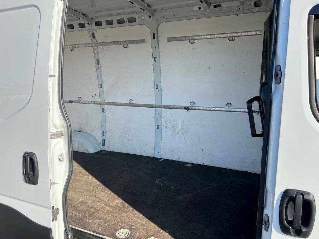 Iveco Daily 35 S 16 V *Klima*L4.100mm* - כלי רכב מסחרי עם לוח: תמונה 5 Iveco Daily 35 S 16 V *Klima*L4.100mm* - כלי רכב מסחרי עם לוח: תמונה 5
