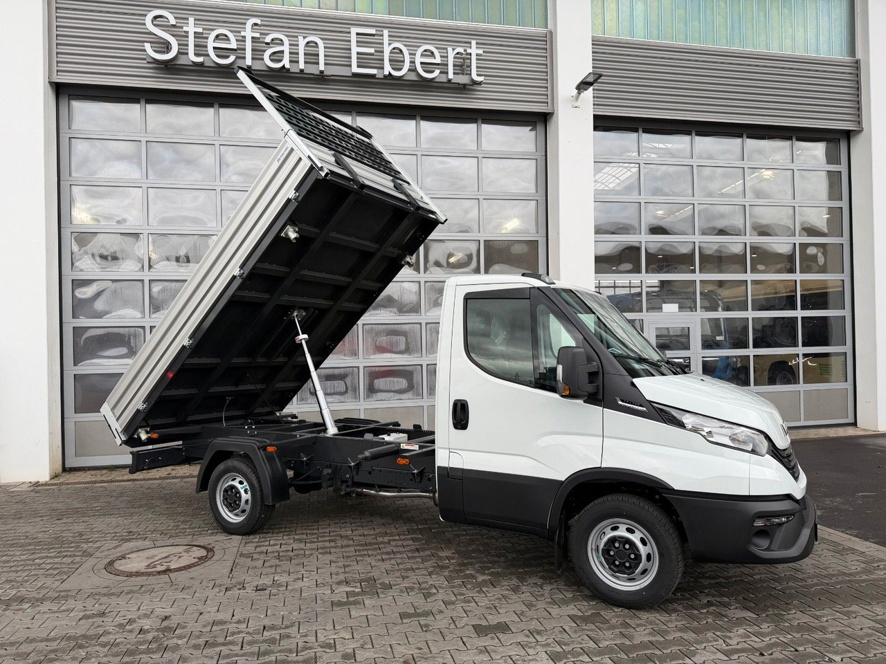 Iveco Daily 35S14 A8*R3.450mm*Automatik*Kamera*2Sitze* - כלי רכב מסחרי מזהיר: תמונה 2 Iveco Daily 35S14 A8*R3.450mm*Automatik*Kamera*2Sitze* - כלי רכב מסחרי מזהיר: תמונה 2