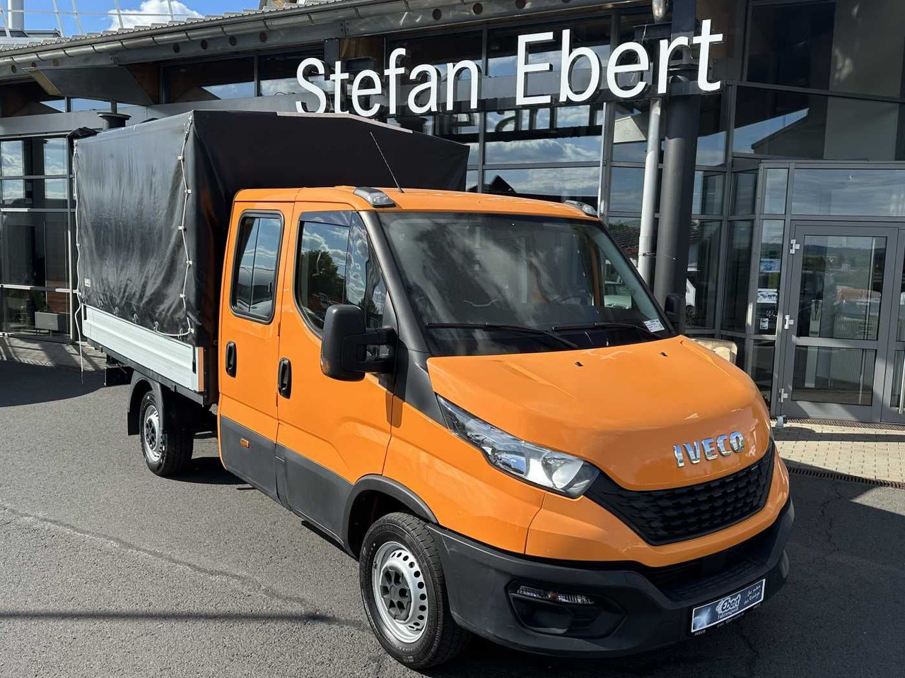 Iveco Daily 35S14 Pritsche+Plane *AHK*Ladekran*7-Sitze - כלי רכב מסחרי עם וילונות צד: תמונה 1 Iveco Daily 35S14 Pritsche+Plane *AHK*Ladekran*7-Sitze - כלי רכב מסחרי עם וילונות צד: תמונה 1