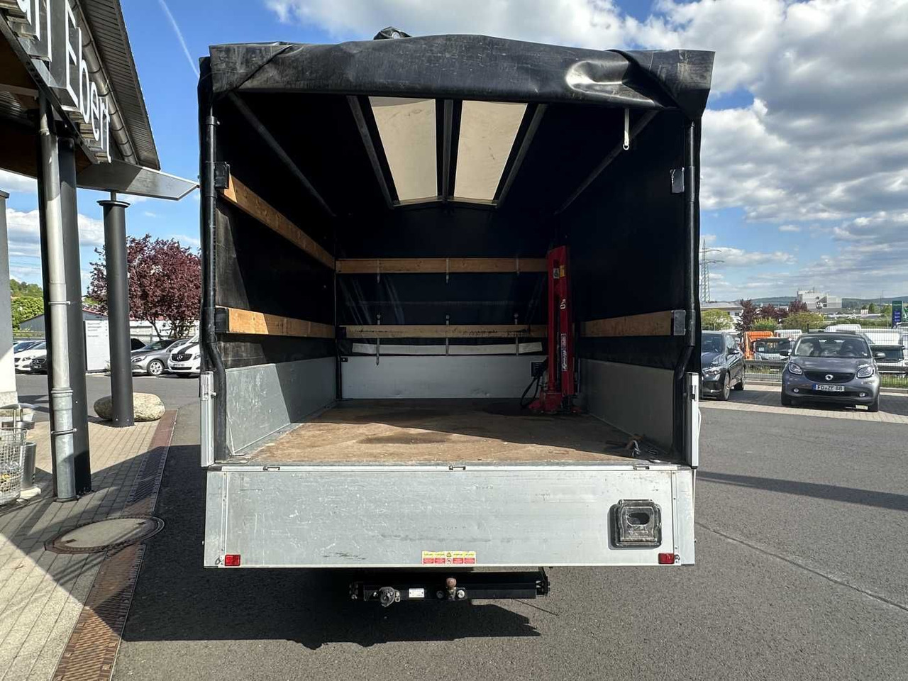 Iveco Daily 35S14 Pritsche+Plane *AHK*Ladekran*7-Sitze - כלי רכב מסחרי במיטה שטוחה: תמונה 5 Iveco Daily 35S14 Pritsche+Plane *AHK*Ladekran*7-Sitze - כלי רכב מסחרי במיטה שטוחה: תמונה 5
