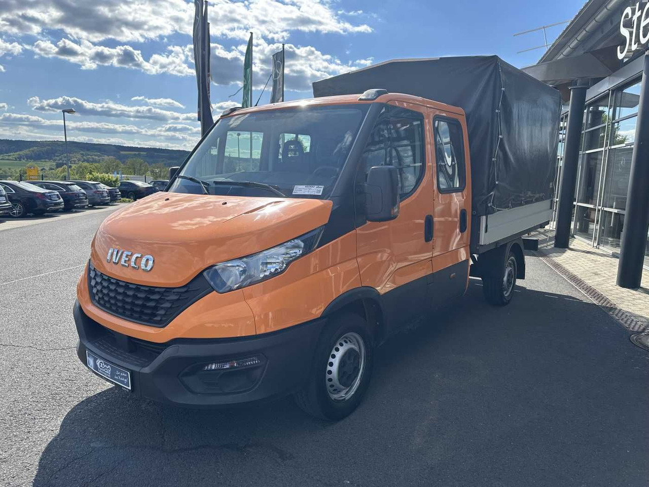 Iveco Daily 35S14 Pritsche+Plane *AHK*Ladekran*7-Sitze - כלי רכב מסחרי עם וילונות צד: תמונה 3 Iveco Daily 35S14 Pritsche+Plane *AHK*Ladekran*7-Sitze - כלי רכב מסחרי עם וילונות צד: תמונה 3