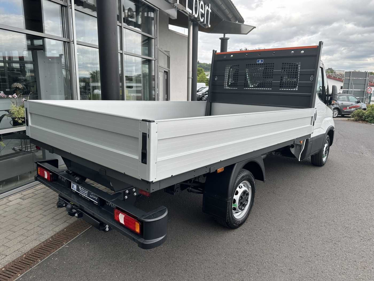 Iveco Daily 35S16 A8 Pritsche *R3.450mm*AHK* - כלי רכב מסחרי במיטה שטוחה: תמונה 4 Iveco Daily 35S16 A8 Pritsche *R3.450mm*AHK* - כלי רכב מסחרי במיטה שטוחה: תמונה 4