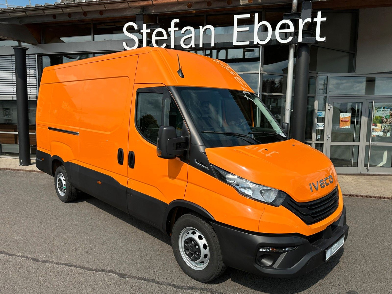 Iveco Daily 35S16 HA8 *R.3520mm*Neues Modell* - כלי רכב מסחרי עם לוח: תמונה 1 Iveco Daily 35S16 HA8 *R.3520mm*Neues Modell* - כלי רכב מסחרי עם לוח: תמונה 1