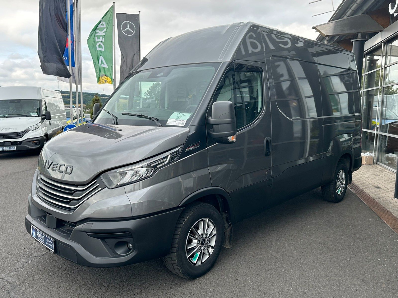 Iveco Daily 35S16 HA8V 3.0L *R3.520mm*AHK*Automatik* - כלי רכב מסחרי עם לוח: תמונה 3 Iveco Daily 35S16 HA8V 3.0L *R3.520mm*AHK*Automatik* - כלי רכב מסחרי עם לוח: תמונה 3