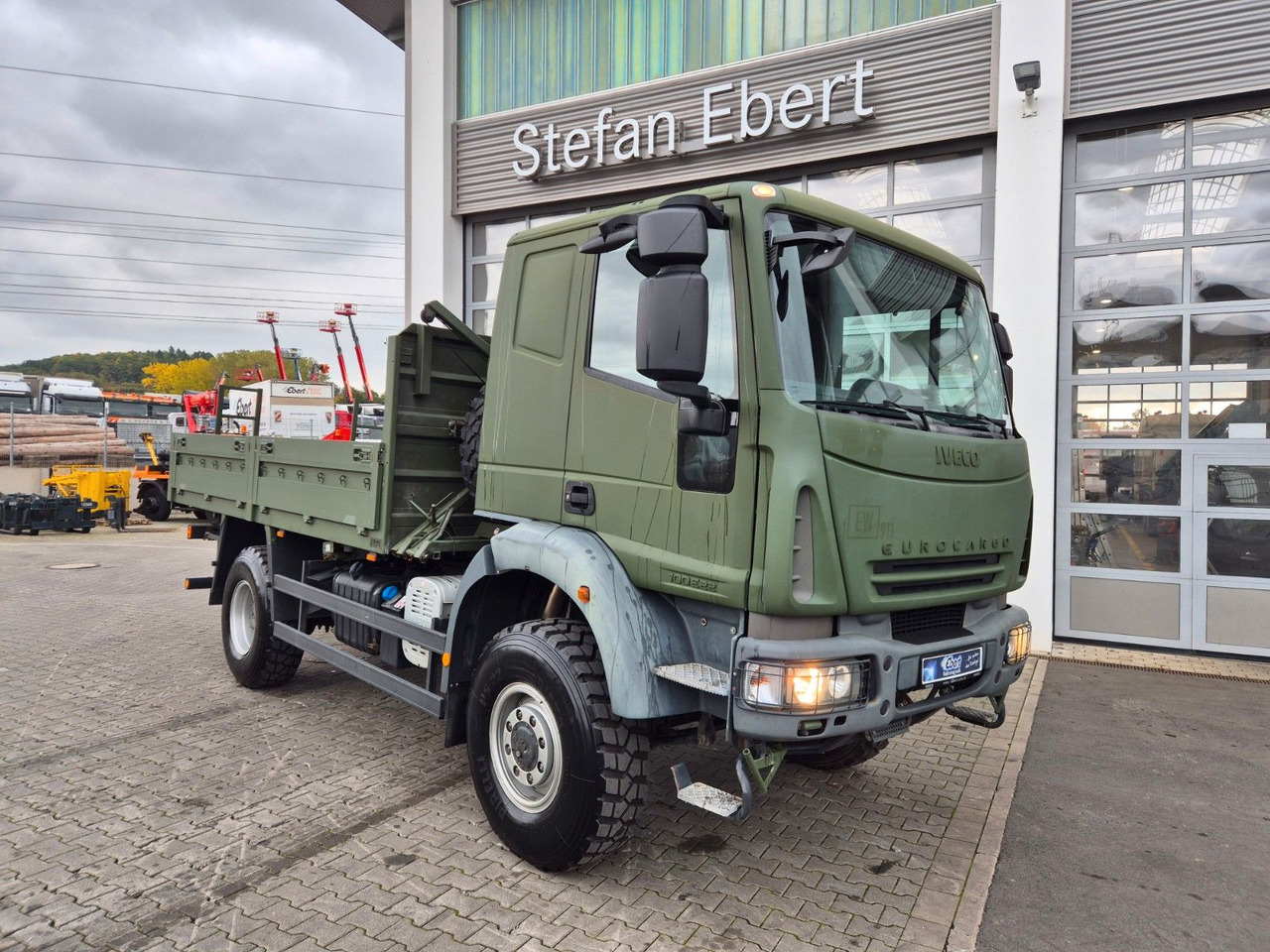 Iveco Eurocargo ML100E22WM-BW 4x4 Pritsche L-Haus Bett - משאית צד נופל/ שטוחה: תמונה 2 Iveco Eurocargo ML100E22WM-BW 4x4 Pritsche L-Haus Bett - משאית צד נופל/ שטוחה: תמונה 2