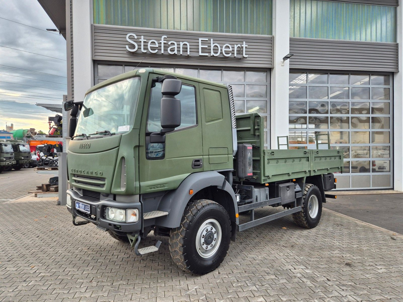 Iveco Eurocargo ML100E22WM-BW 4x4 Pritsche L-Haus Bett - משאית צד נופל/ שטוחה: תמונה 3 Iveco Eurocargo ML100E22WM-BW 4x4 Pritsche L-Haus Bett - משאית צד נופל/ שטוחה: תמונה 3