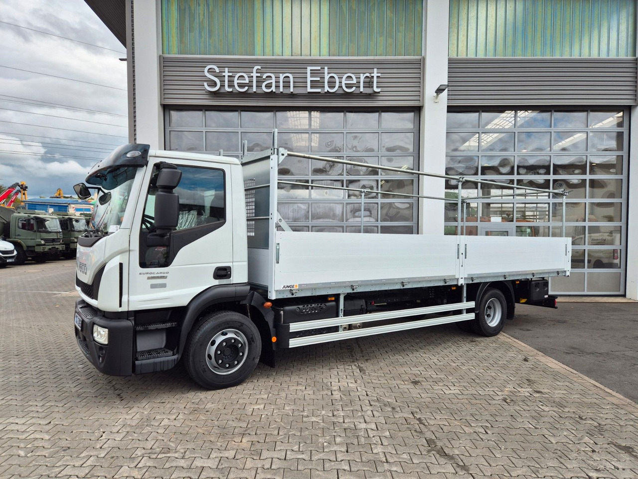 Iveco Eurocargo ML140E28/P Gerüstbau 3 Sitze AHK Klima - משאית צד נופל/ שטוחה: תמונה 3 Iveco Eurocargo ML140E28/P Gerüstbau 3 Sitze AHK Klima - משאית צד נופל/ שטוחה: תמונה 3