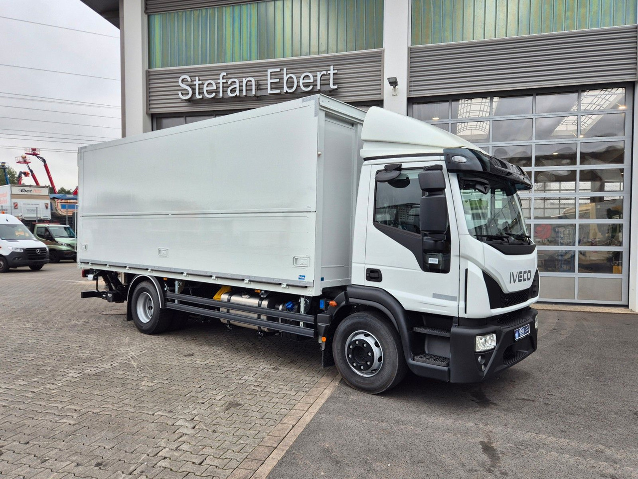 Iveco Eurocargo ML160E28/FP Böse Schwenkwand LBW 2xAHK - משאית משקאות: תמונה 2 Iveco Eurocargo ML160E28/FP Böse Schwenkwand LBW 2xAHK - משאית משקאות: תמונה 2