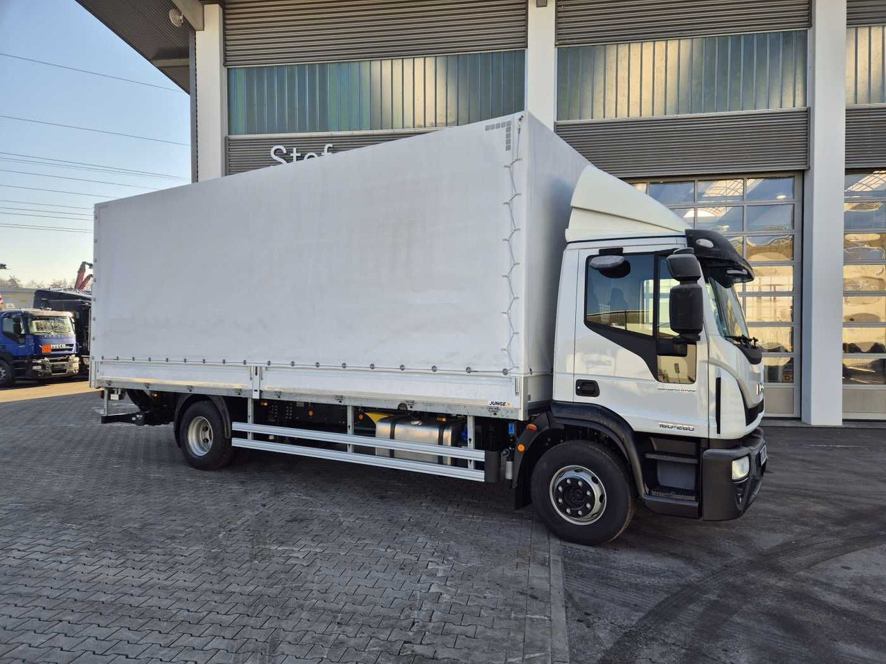 Iveco Eurocargo ML160E28/P LBW Bär Schiebeplane AHK - משאית וילונות צד: תמונה 4 Iveco Eurocargo ML160E28/P LBW Bär Schiebeplane AHK - משאית וילונות צד: תמונה 4