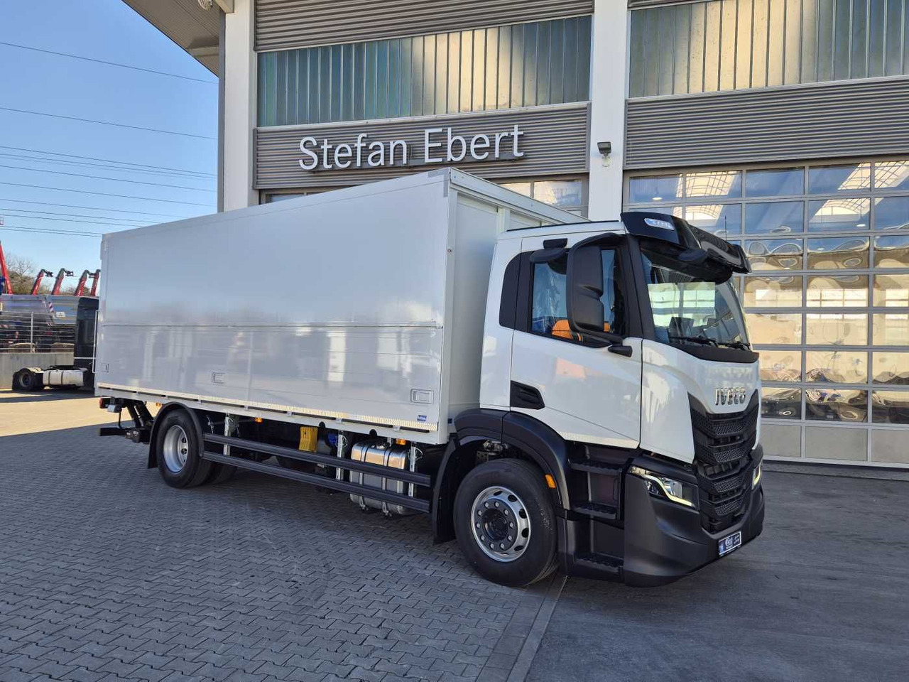 Iveco S-Way AD190S40/FP Böse Schwenkwand LBW 2x AHK - משאית משקאות: תמונה 2 Iveco S-Way AD190S40/FP Böse Schwenkwand LBW 2x AHK - משאית משקאות: תמונה 2