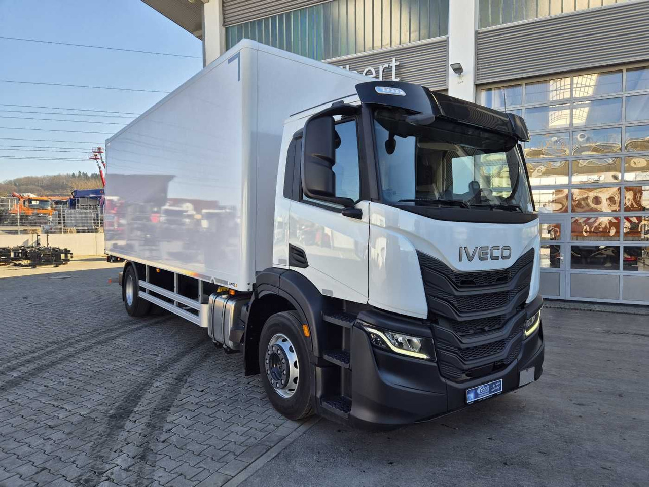 Iveco S-Way AD190S40/P Junge AHK LBW 2.000kg - משאית תיבה: תמונה 2 Iveco S-Way AD190S40/P Junge AHK LBW 2.000kg - משאית תיבה: תמונה 2