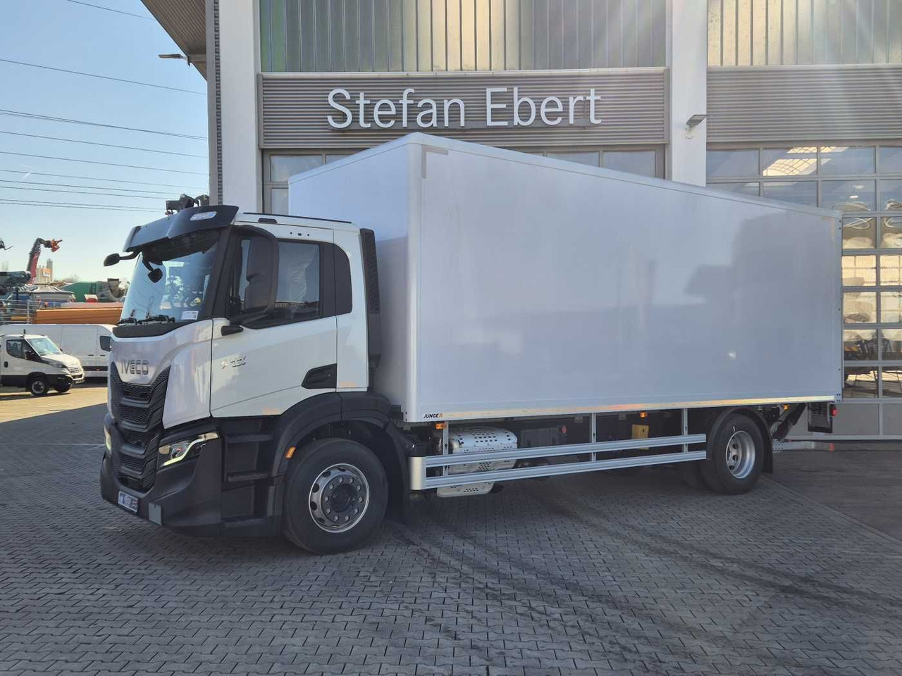 Iveco S-Way AD190S40/P Junge AHK LBW 2.000kg - משאית תיבה: תמונה 3 Iveco S-Way AD190S40/P Junge AHK LBW 2.000kg - משאית תיבה: תמונה 3