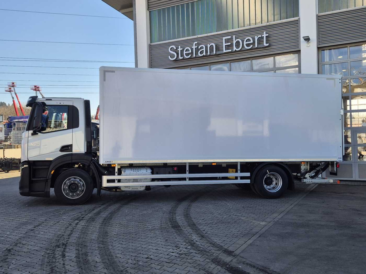 Iveco S-Way AD190S40/P Junge AHK LBW 2.000kg - משאית תיבה: תמונה 5 Iveco S-Way AD190S40/P Junge AHK LBW 2.000kg - משאית תיבה: תמונה 5