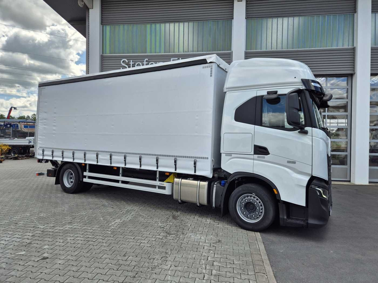 Iveco S-Way AS190S42/P Schiebeplanen LBW 2.000kg AHK - משאית וילונות צד: תמונה 2 Iveco S-Way AS190S42/P Schiebeplanen LBW 2.000kg AHK - משאית וילונות צד: תמונה 2