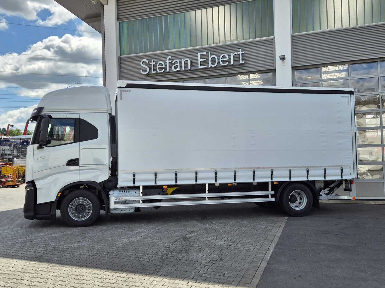 Iveco S-Way AS190S42/P Schiebeplanen LBW 2.000kg AHK - משאית וילונות צד: תמונה 3 Iveco S-Way AS190S42/P Schiebeplanen LBW 2.000kg AHK - משאית וילונות צד: תמונה 3