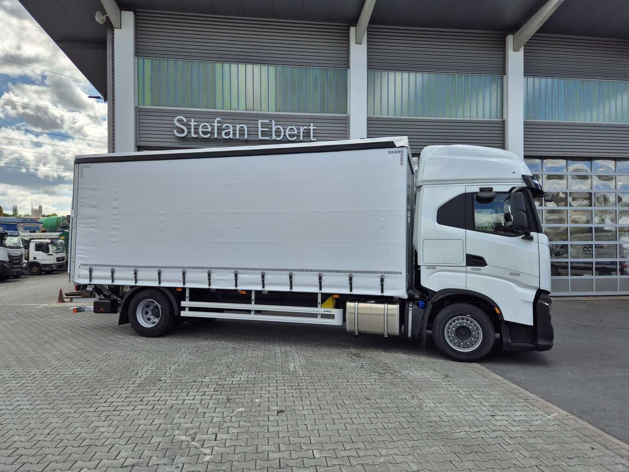 Iveco S-Way AS190S42/P Schiebeplanen LBW 2.000kg AHK - משאית וילונות צד: תמונה 4 Iveco S-Way AS190S42/P Schiebeplanen LBW 2.000kg AHK - משאית וילונות צד: תמונה 4