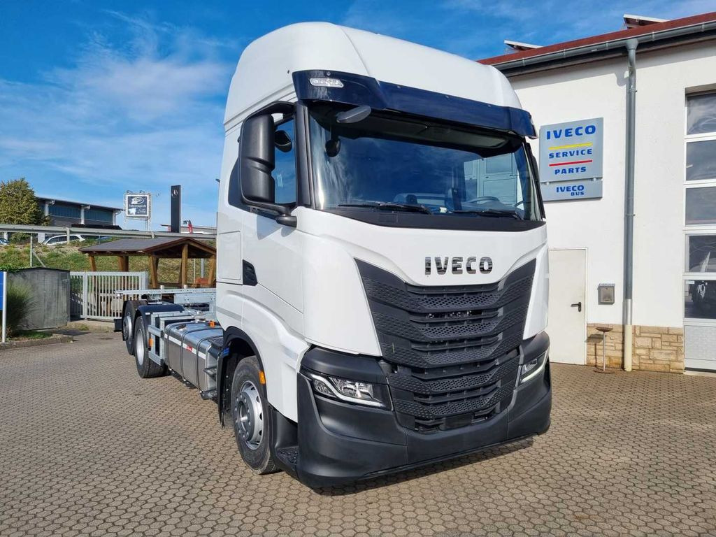 Iveco S-Way AS260S46 6x2 BDF-Wechsler Intarder 2x vorh Iveco S-Way AS260S46 6x2 BDF-Wechsler Intarder 2x vorh - מוביל מכולות/ משאית החלפת גוף: תמונה 1 Iveco S-Way AS260S46 6x2 BDF-Wechsler Intarder 2x vorh Iveco S-Way AS260S46 6x2 BDF-Wechsler Intarder 2x vorh - מוביל מכולות/ משאית החלפת גוף: תמונה 1