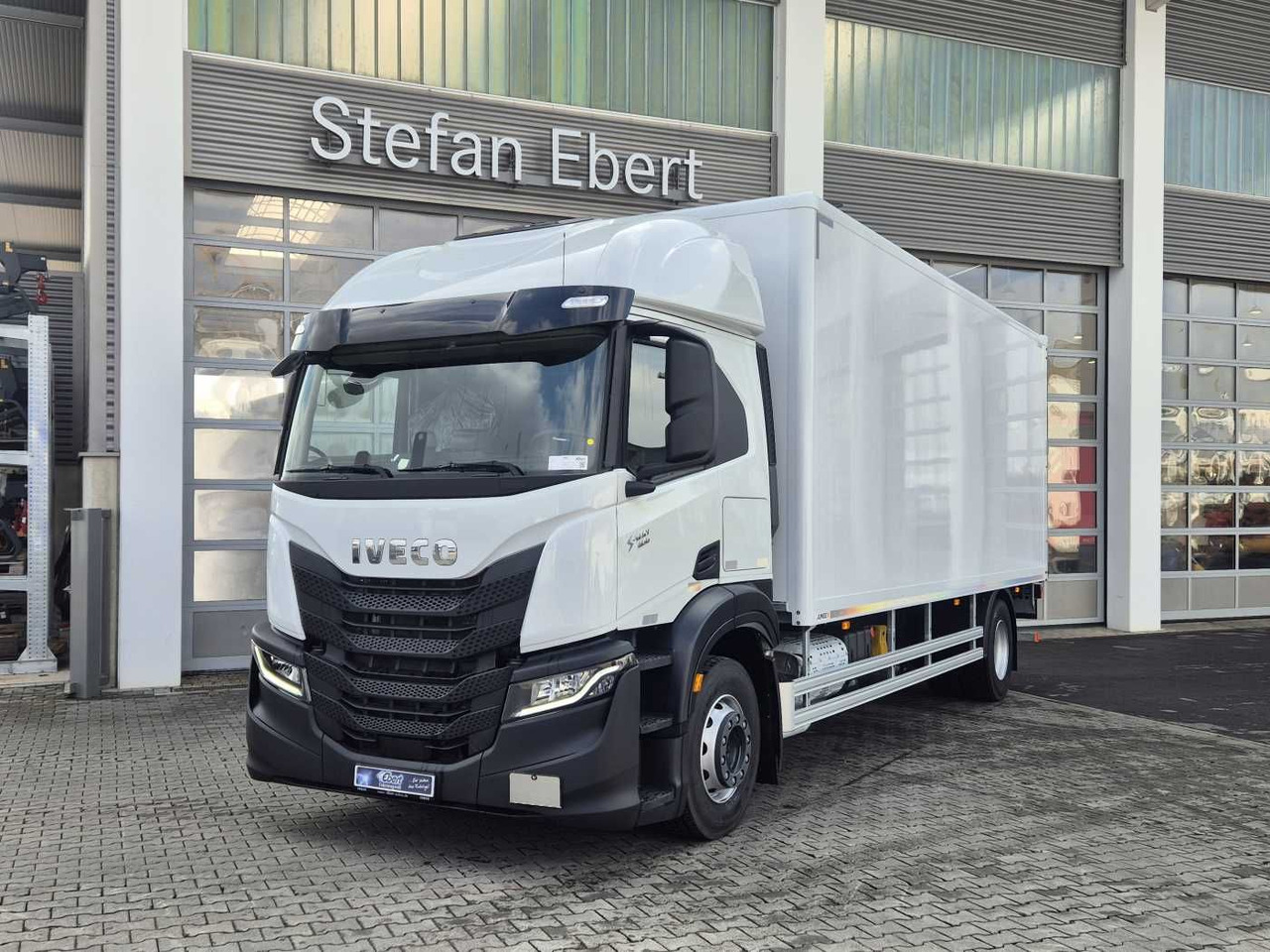 Iveco S Way AT190S40/P LBW Tür AHK Navi Bett - משאית תיבה: תמונה 1 Iveco S Way AT190S40/P LBW Tür AHK Navi Bett - משאית תיבה: תמונה 1