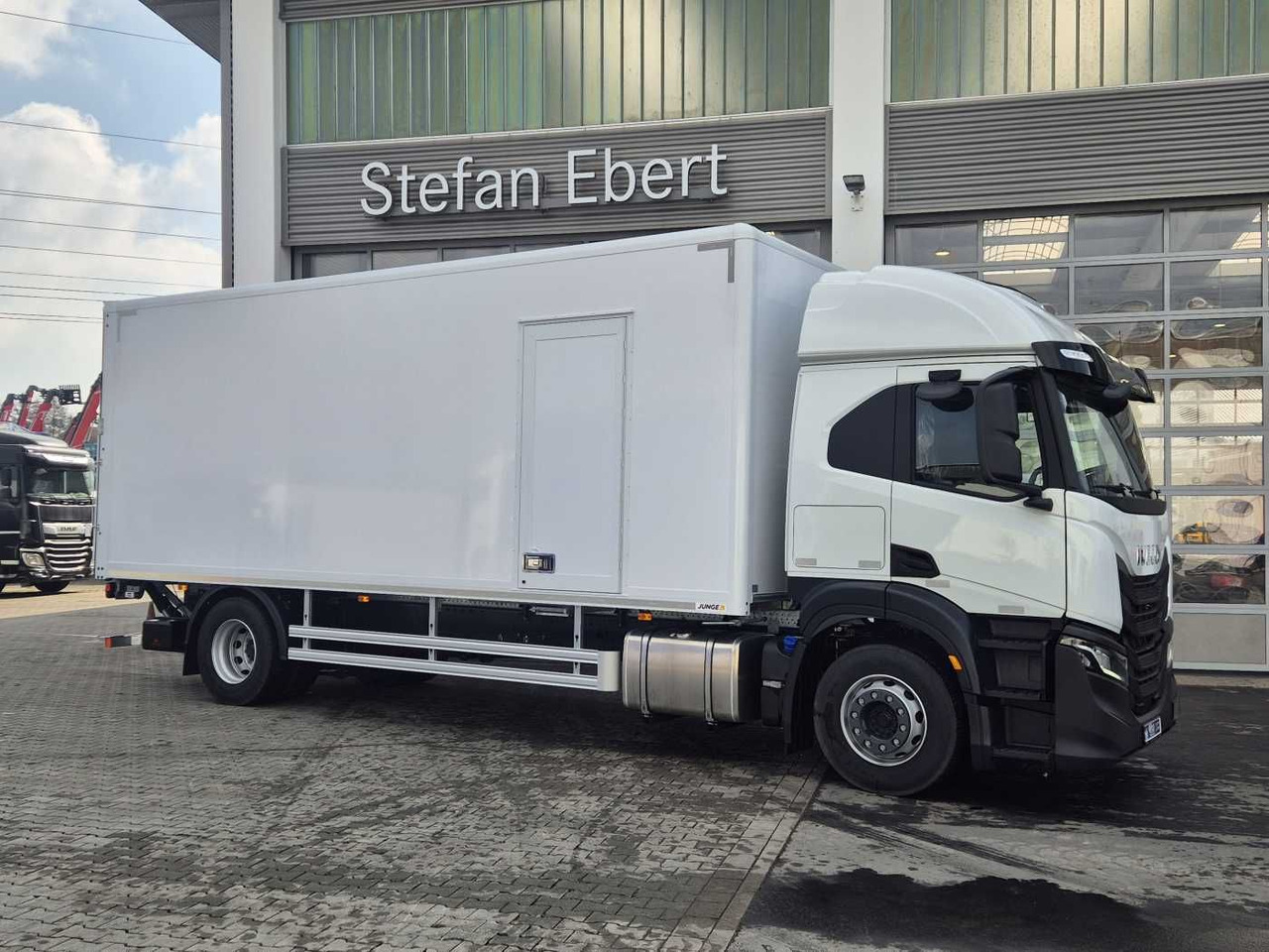 Iveco S Way AT190S40/P LBW Tür AHK Navi Bett - משאית תיבה: תמונה 3 Iveco S Way AT190S40/P LBW Tür AHK Navi Bett - משאית תיבה: תמונה 3