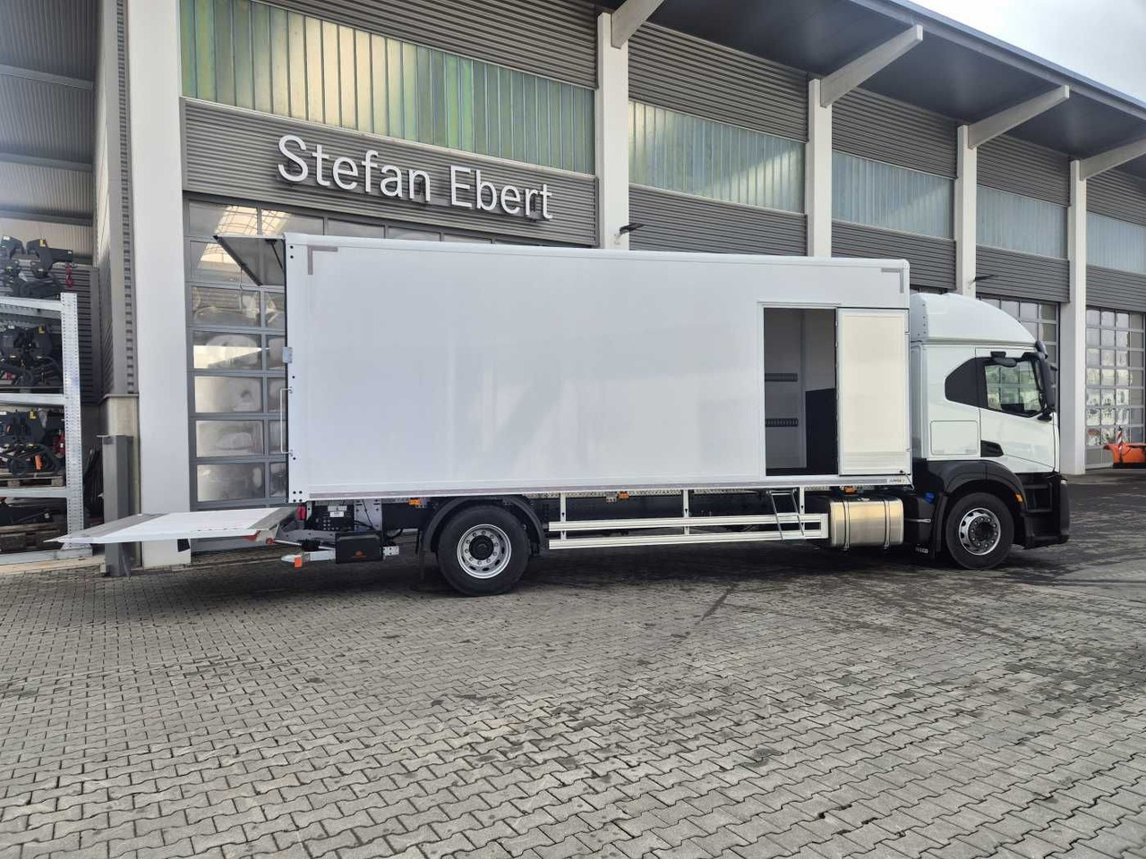 Iveco S Way AT190S40/P LBW Tür AHK Navi Bett - משאית תיבה: תמונה 5 Iveco S Way AT190S40/P LBW Tür AHK Navi Bett - משאית תיבה: תמונה 5