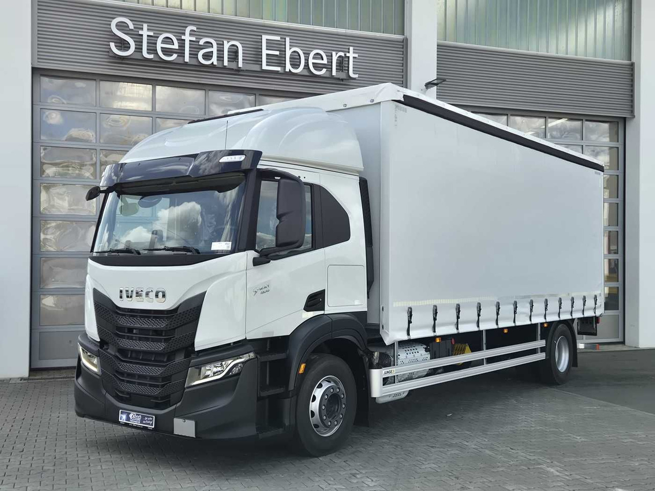 Iveco S-Way AT190S40/P Schiebeplanen LBW AHK Bett - משאית וילונות צד: תמונה 1 Iveco S-Way AT190S40/P Schiebeplanen LBW AHK Bett - משאית וילונות צד: תמונה 1