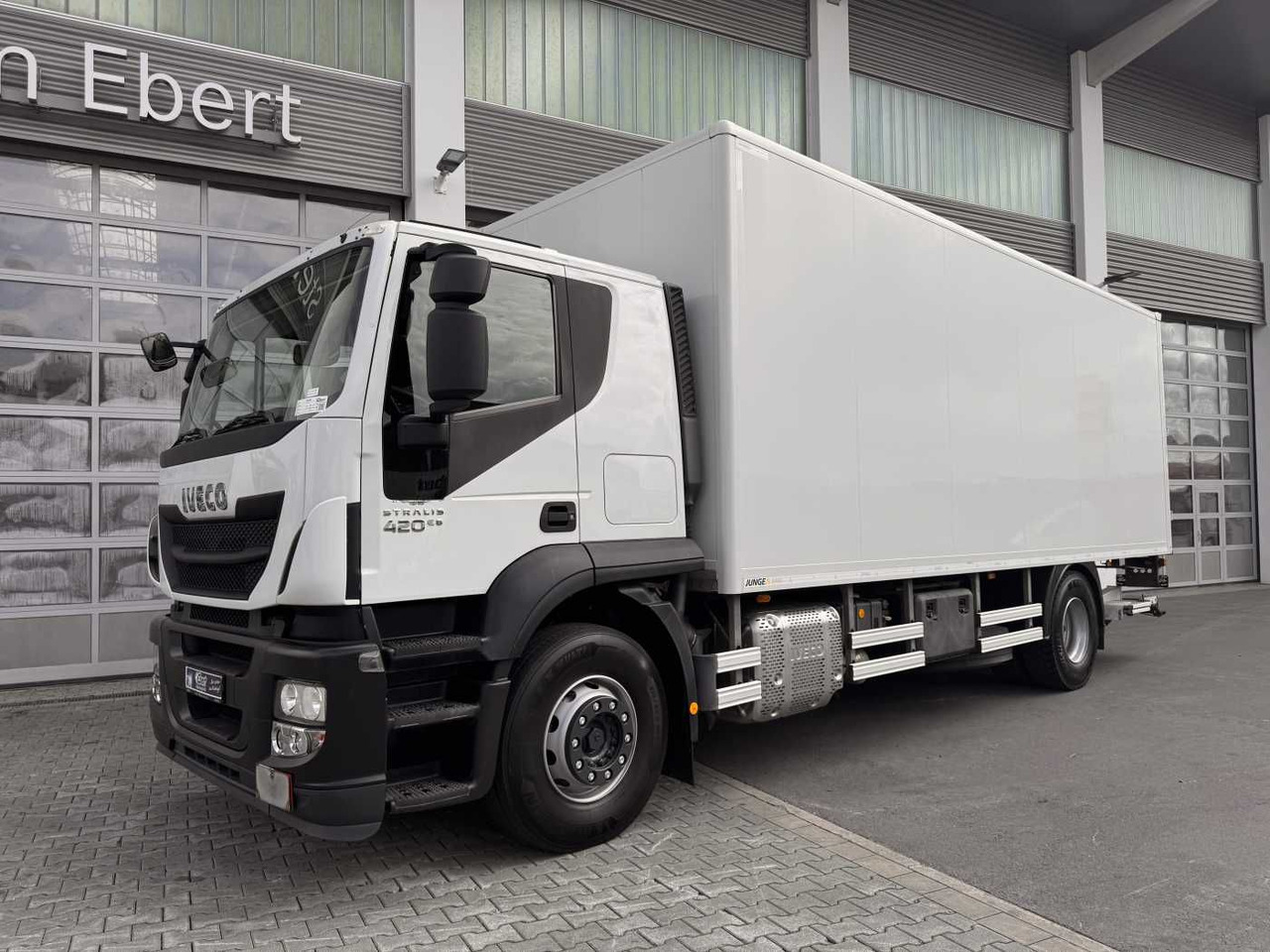 Iveco Stralis AT190S42/FP-D 4x2 Koffer+LBW faltbar AHK - משאית תיבה: תמונה 2 Iveco Stralis AT190S42/FP-D 4x2 Koffer+LBW faltbar AHK - משאית תיבה: תמונה 2
