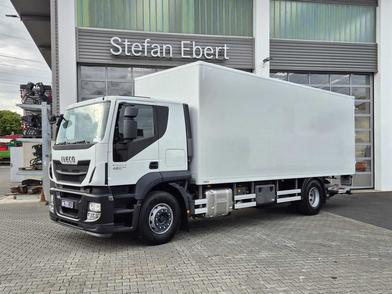 Iveco Stralis AT190S42 FP D HI-ROAD LBW faltbar EU6 - משאית תיבה: תמונה 2 Iveco Stralis AT190S42 FP D HI-ROAD LBW faltbar EU6 - משאית תיבה: תמונה 2