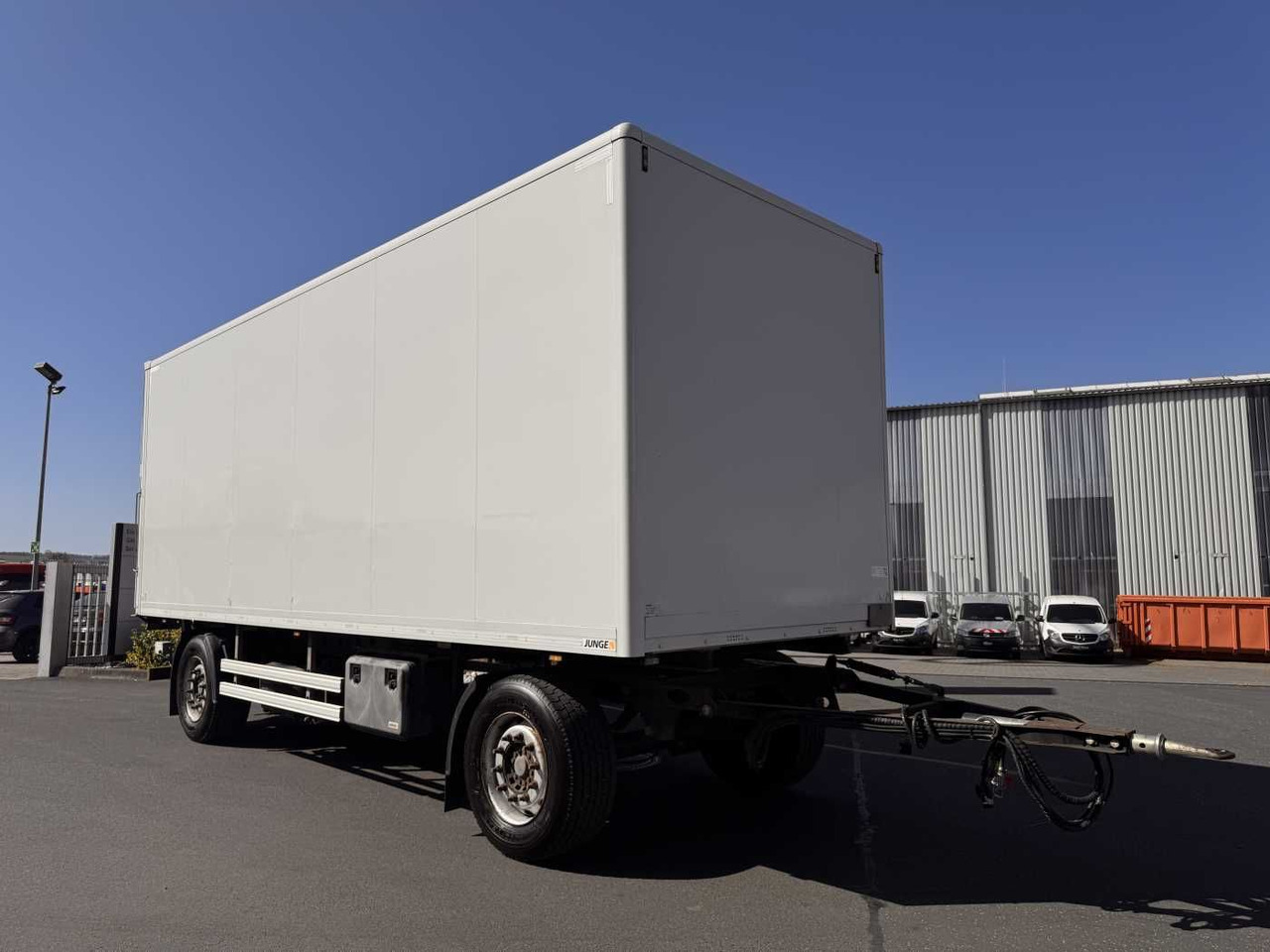Junge AASK18P037 LBW Bär (2.000kg) - קרון נגרר בתיבה סגורה: תמונה 1 Junge AASK18P037 LBW Bär (2.000kg) - קרון נגרר בתיבה סגורה: תמונה 1