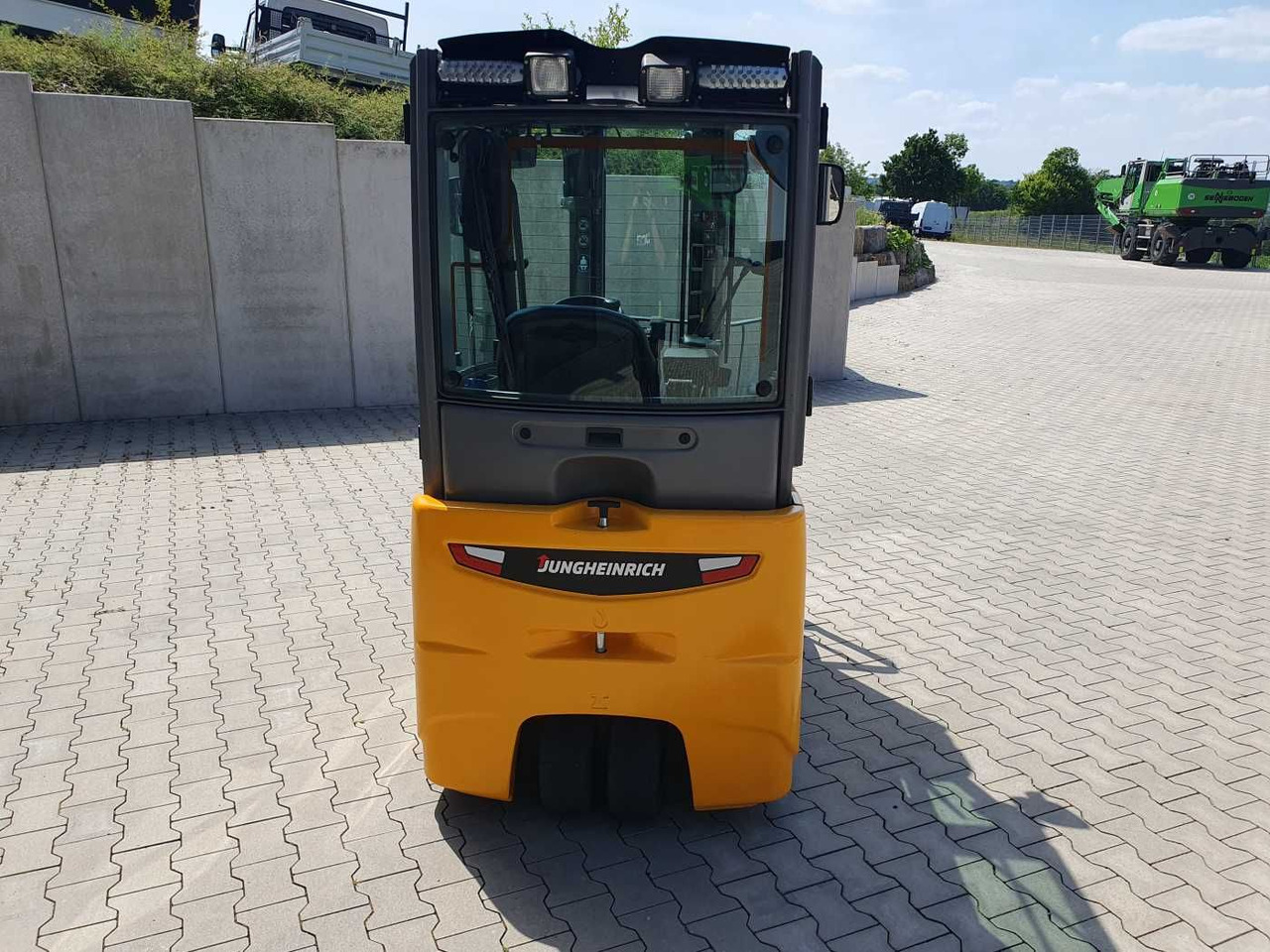Jungheinrich EFG 215 / Triplex: 4.25m! / SS / 2.472h! / 2020 - מלגזה חשמלית: תמונה 4 Jungheinrich EFG 215 / Triplex: 4.25m! / SS / 2.472h! / 2020 - מלגזה חשמלית: תמונה 4
