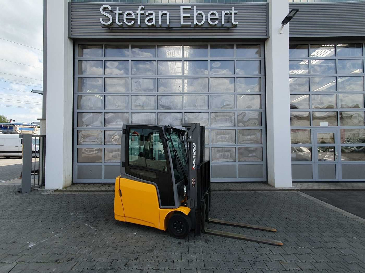 Jungheinrich EFG 215 / Triplex: 4.25m! / SS / 4.166h / 2024 - מלגזה חשמלית: תמונה 1 Jungheinrich EFG 215 / Triplex: 4.25m! / SS / 4.166h / 2024 - מלגזה חשמלית: תמונה 1