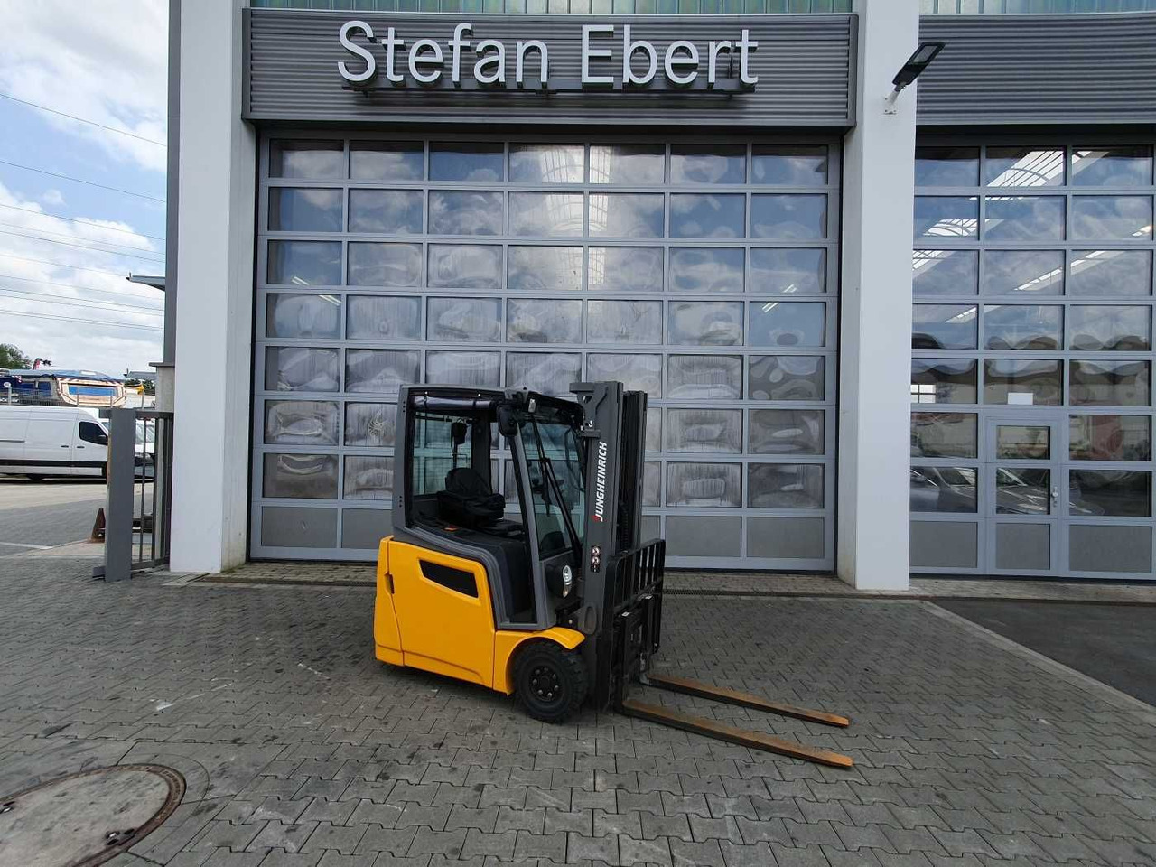 Jungheinrich EFG 215 / Triplex: 4.25m! / SS / nur 1.368h! - מלגזה חשמלית: תמונה 1 Jungheinrich EFG 215 / Triplex: 4.25m! / SS / nur 1.368h! - מלגזה חשמלית: תמונה 1