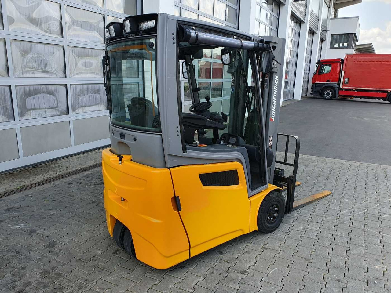 Jungheinrich EFG 215 / Triplex: 4.25m! / SS / nur 2.184h! - מלגזה חשמלית: תמונה 4 Jungheinrich EFG 215 / Triplex: 4.25m! / SS / nur 2.184h! - מלגזה חשמלית: תמונה 4