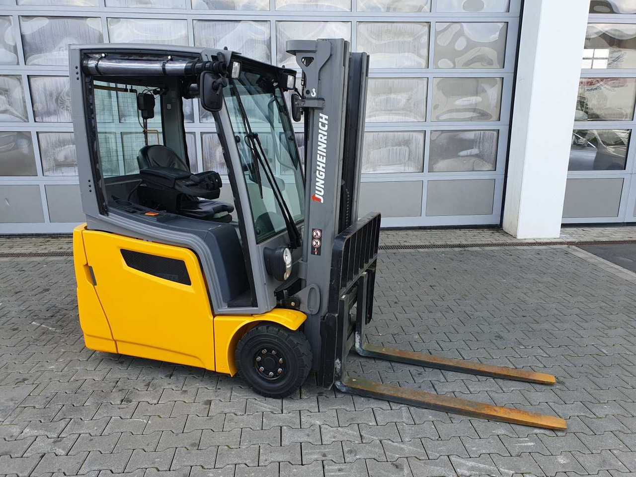 Jungheinrich EFG 215 / Triplex: 4.25m! / SS / nur 2.184h! - מלגזה חשמלית: תמונה 2 Jungheinrich EFG 215 / Triplex: 4.25m! / SS / nur 2.184h! - מלגזה חשמלית: תמונה 2