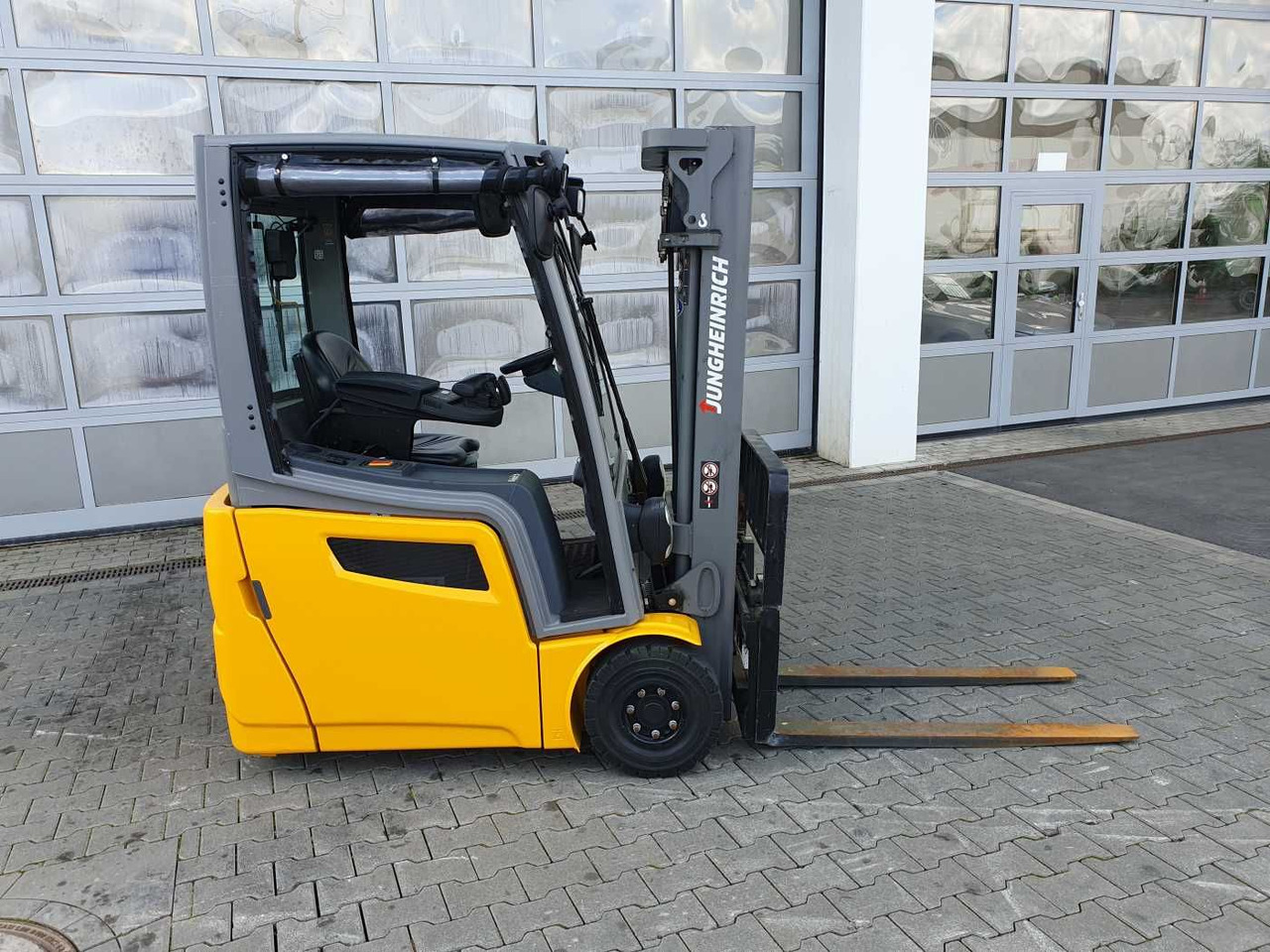 Jungheinrich EFG 215 / Triplex: 4.25m! / SS / nur 2.184h! - מלגזה חשמלית: תמונה 3 Jungheinrich EFG 215 / Triplex: 4.25m! / SS / nur 2.184h! - מלגזה חשמלית: תמונה 3