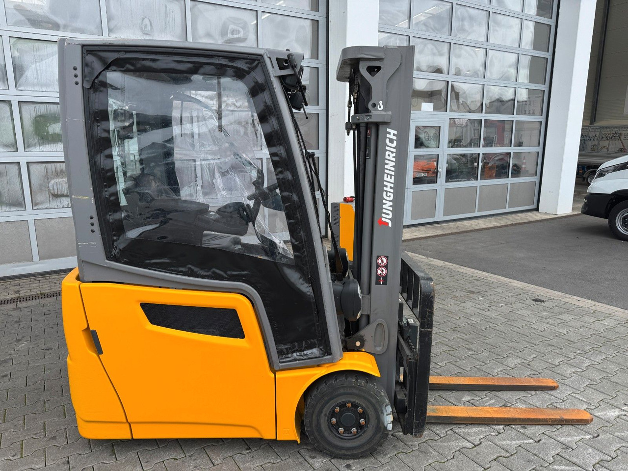Jungheinrich EFG 215 / Triplex: 4.25m! / SS / nur 3.298h! - מלגזה חשמלית: תמונה 2 Jungheinrich EFG 215 / Triplex: 4.25m! / SS / nur 3.298h! - מלגזה חשמלית: תמונה 2
