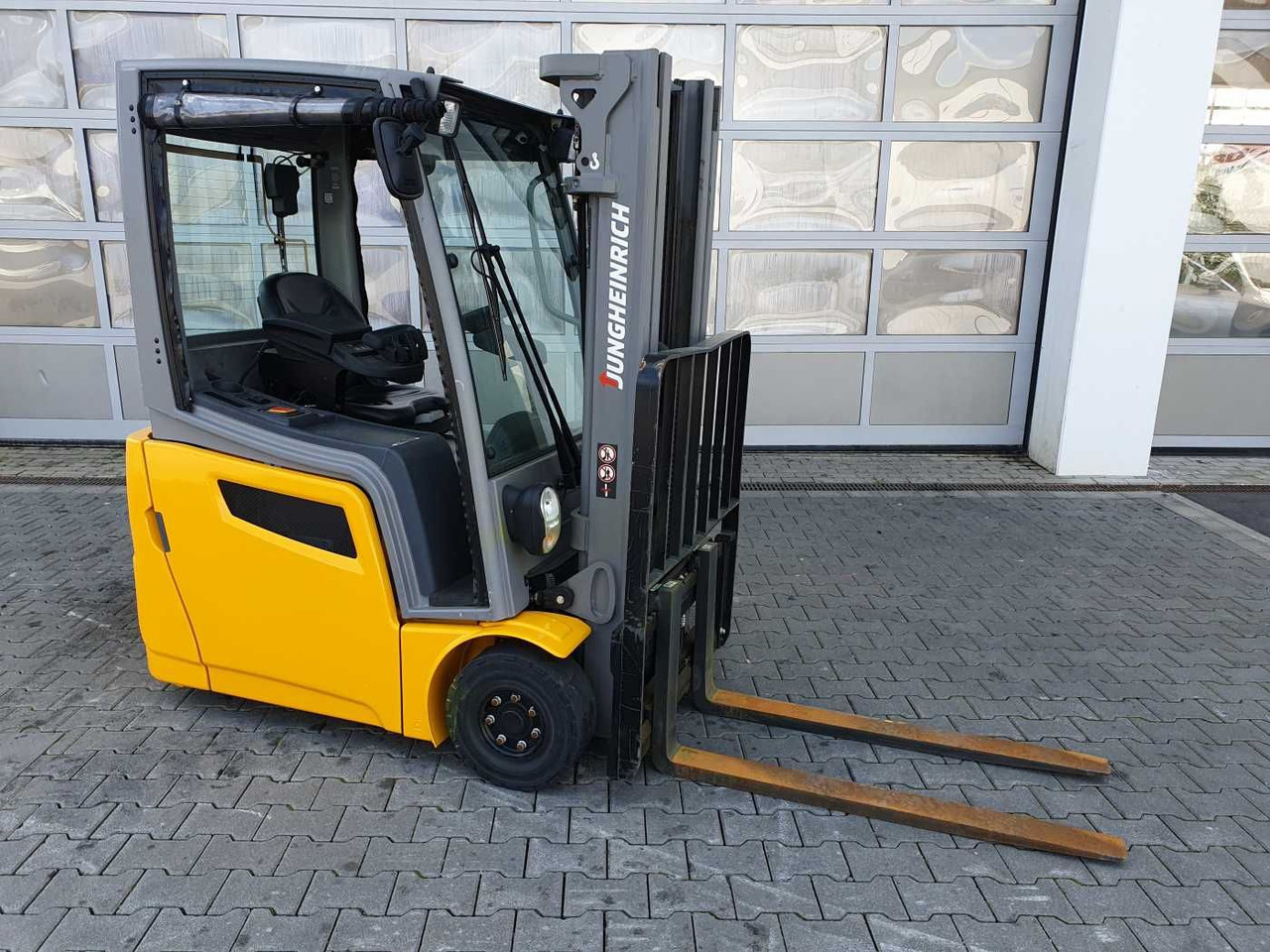 Jungheinrich EFG 215 / Triplex: 4.25m! / SS / nur 3.488h! - מלגזה חשמלית: תמונה 2 Jungheinrich EFG 215 / Triplex: 4.25m! / SS / nur 3.488h! - מלגזה חשמלית: תמונה 2