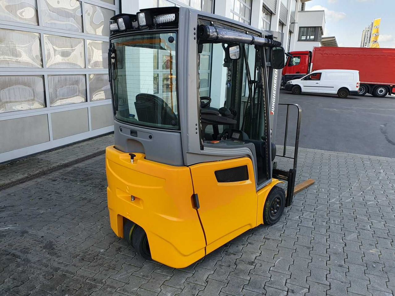 Jungheinrich EFG 215 / Triplex: 4.25m! / SS / nur 3.488h! - מלגזה חשמלית: תמונה 4 Jungheinrich EFG 215 / Triplex: 4.25m! / SS / nur 3.488h! - מלגזה חשמלית: תמונה 4