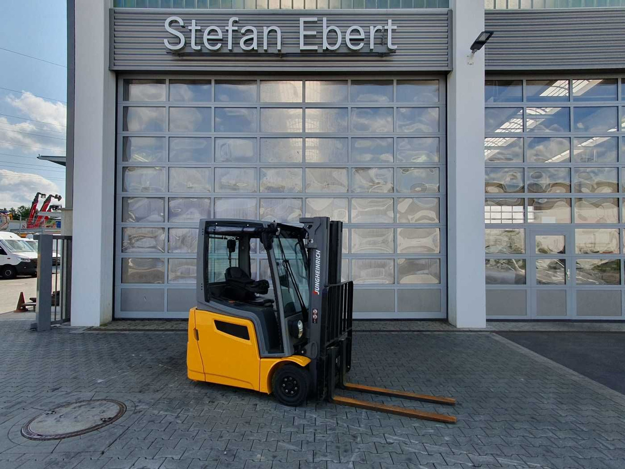 Jungheinrich EFG 215 / Triplex: 4.25m! / SS / nur 3.488h! - מלגזה חשמלית: תמונה 1 Jungheinrich EFG 215 / Triplex: 4.25m! / SS / nur 3.488h! - מלגזה חשמלית: תמונה 1