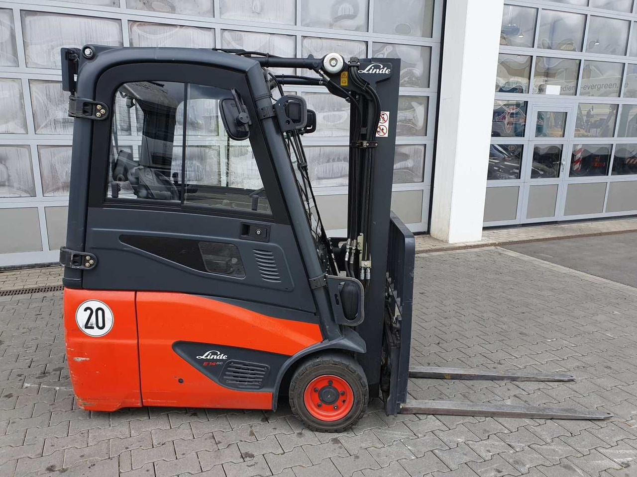 Linde E14 - 02 / Triplex: 4.00m! / SS / nur 1.777h! - מלגזה חשמלית: תמונה 2 Linde E14 - 02 / Triplex: 4.00m! / SS / nur 1.777h! - מלגזה חשמלית: תמונה 2
