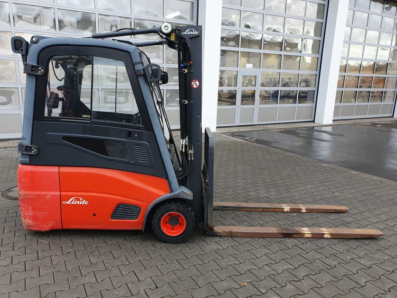 Linde E18 - 01 / Triplex: 4.50m! / SS / nur 5.672h! - מלגזה חשמלית: תמונה 3 Linde E18 - 01 / Triplex: 4.50m! / SS / nur 5.672h! - מלגזה חשמלית: תמונה 3