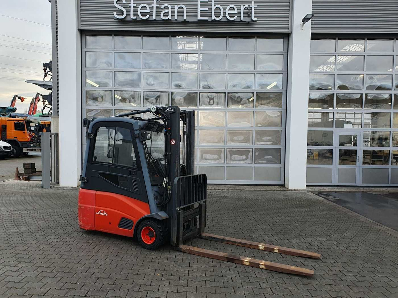 Linde E18 - 01 / Triplex: 4.50m! / SS / nur 5.672h! - מלגזה חשמלית: תמונה 1 Linde E18 - 01 / Triplex: 4.50m! / SS / nur 5.672h! - מלגזה חשמלית: תמונה 1