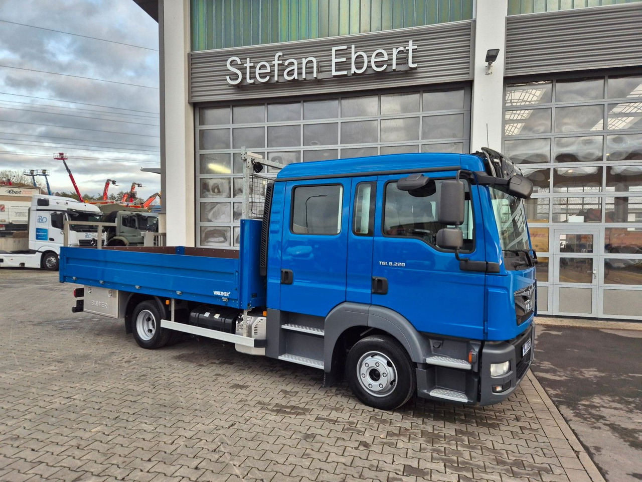 MAN TGL 8.220 4x2 BL Doka 7 Sitze AHK Klima Standh. - כלי רכב מסחרי במיטה שטוחה, כלי רכב מסחרי קומבי: תמונה 2 MAN TGL 8.220 4x2 BL Doka 7 Sitze AHK Klima Standh. - כלי רכב מסחרי במיטה שטוחה, כלי רכב מסחרי קומבי: תמונה 2