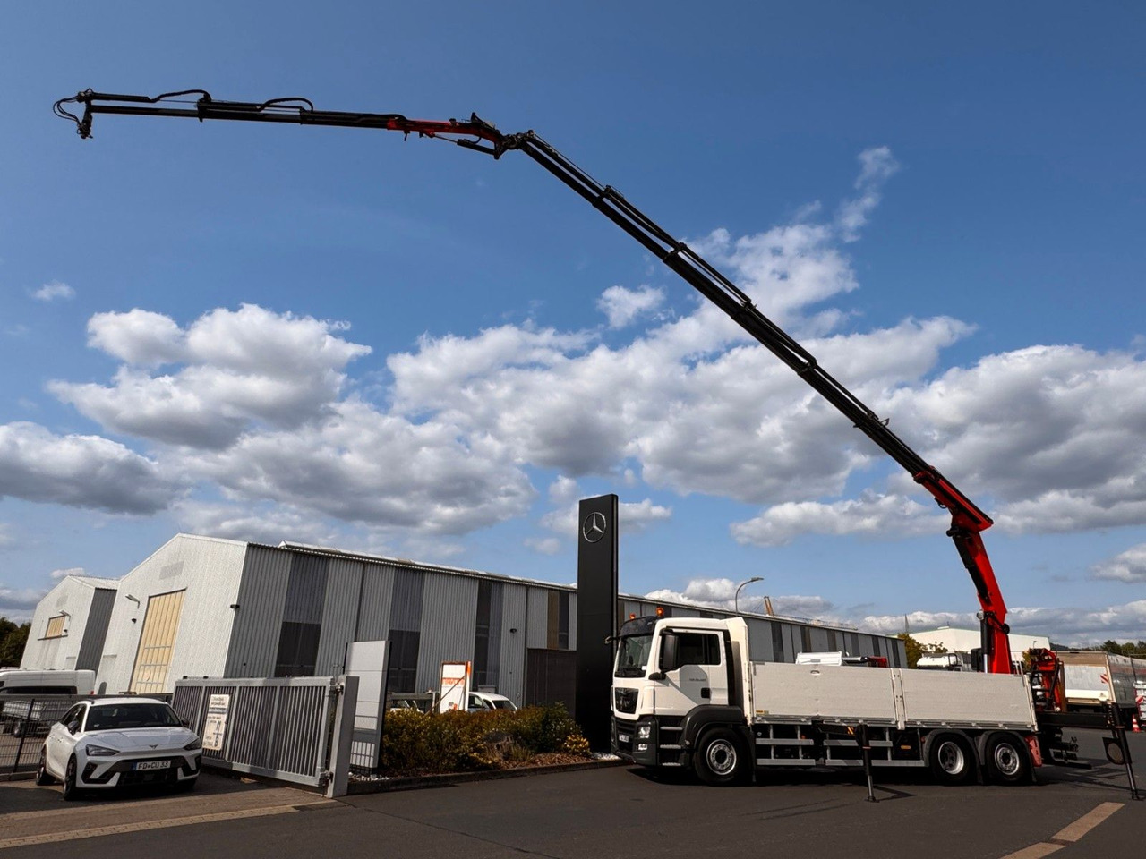 MAN TGS 26.420 L 6x2 - משאית צד נופל/ שטוחה, משאית מנוף: תמונה 1 MAN TGS 26.420 L 6x2 - משאית צד נופל/ שטוחה, משאית מנוף: תמונה 1