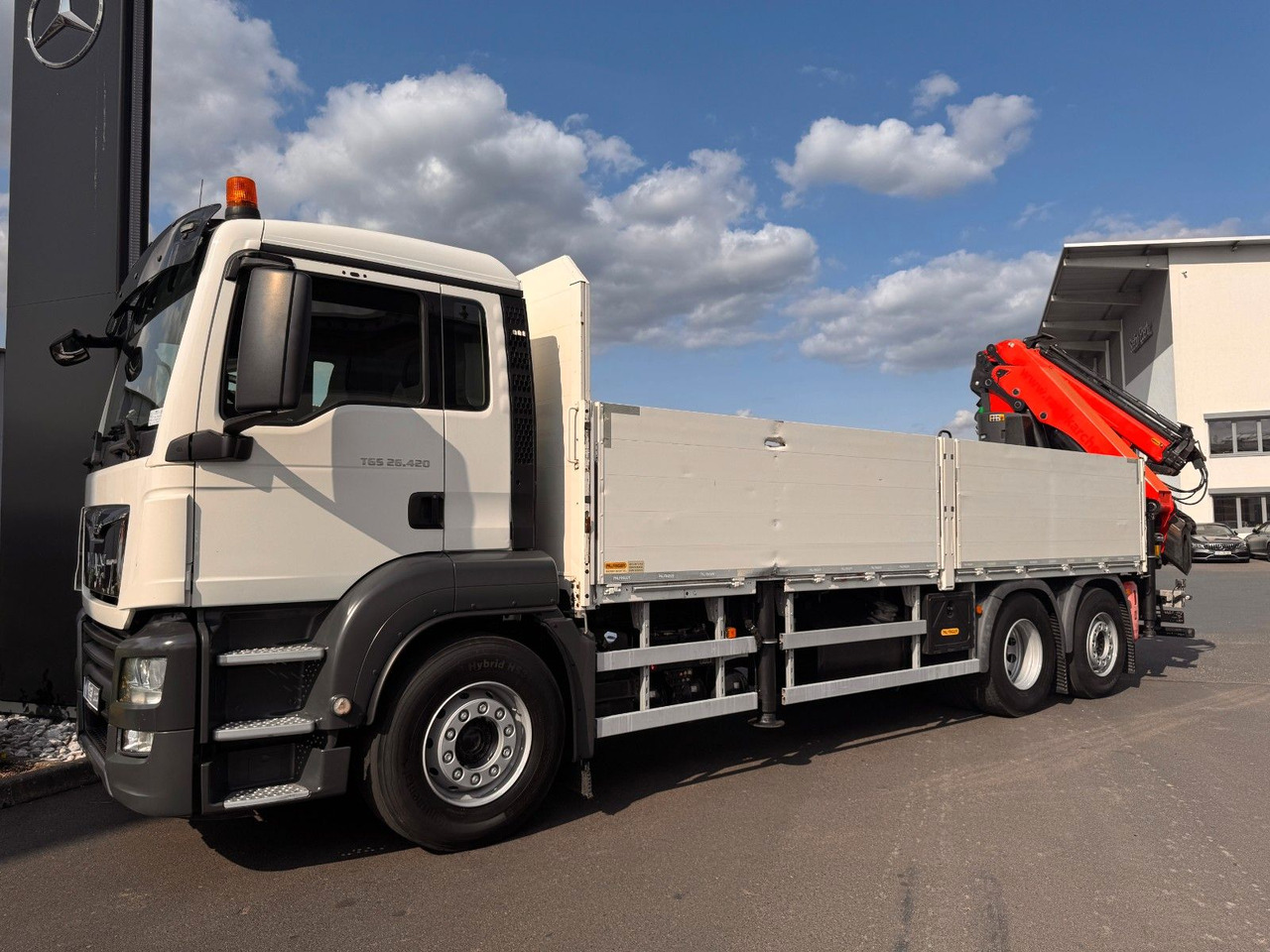MAN TGS 26.420 L 6x2 - משאית צד נופל/ שטוחה, משאית מנוף: תמונה 4 MAN TGS 26.420 L 6x2 - משאית צד נופל/ שטוחה, משאית מנוף: תמונה 4