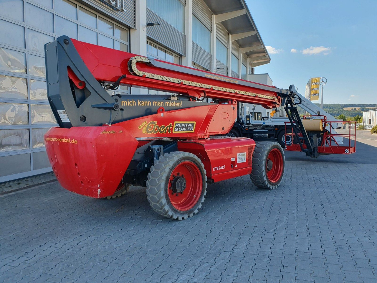 Magni DTB 24 RT 4x4 / 24,8m / 454kg / nur 1.250h - פלטפורמה אווירית מותקנת על משאית: תמונה 4 Magni DTB 24 RT 4x4 / 24,8m / 454kg / nur 1.250h - פלטפורמה אווירית מותקנת על משאית: תמונה 4